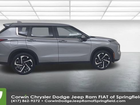 Used 2024 Mitsubishi Outlander SE image 16