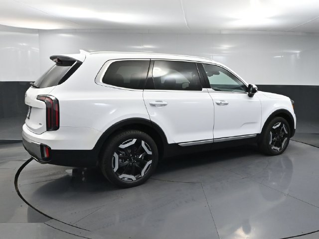 Used 2024 Kia Telluride EX w/ EX Captain's Chair Package AWD/4WD image 4