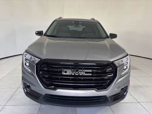 Used 2023 GMC Terrain SLT w/ Elevation Edition image 8
