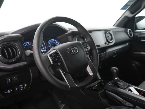 Used 2022 Toyota Tacoma TRD Sport AWD/4WD image 23