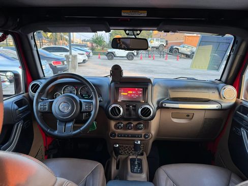 Used 2016 Jeep Wrangler Rubicon w/ Power Convenience Group AWD/4WD image 31
