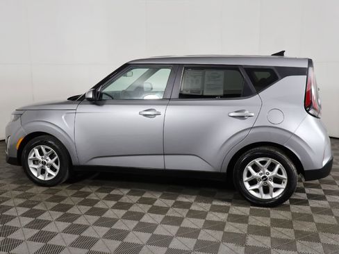 Used 2023 Kia Soul LX w/ Option Group 015 FWD image 12