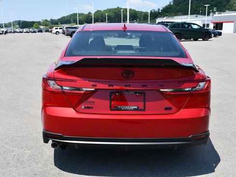 Used 2025 Toyota Camry SE image 6