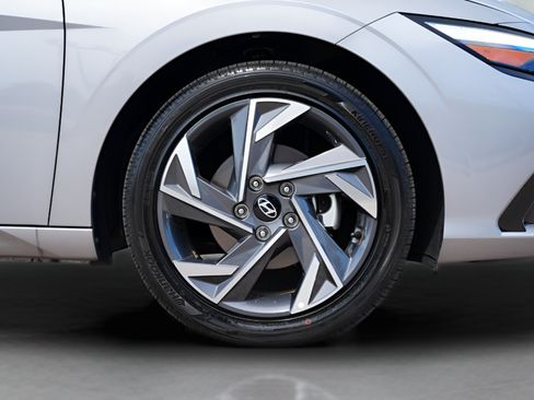 Certified 2026 Hyundai Elantra Limited FWD image 9