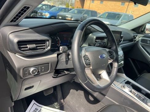 Certified 2022 Ford Explorer XLT w/ Equipment Group 202A image 7