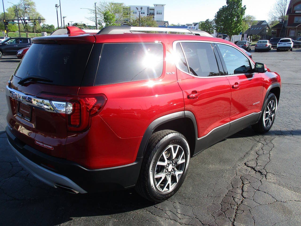 Used 2023 GMC Acadia SLE w/ Driver Convenience Package FWD image 5