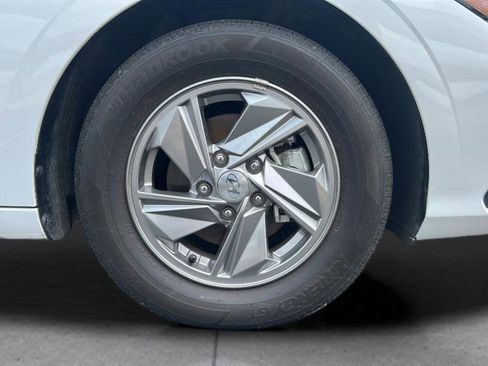 Certified 2025 Hyundai Elantra SE FWD image 30