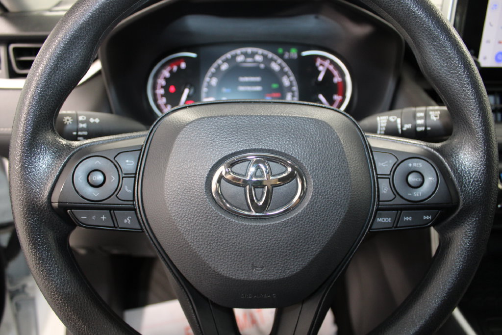 Used 2025 Toyota RAV4 XLE AWD/4WD image 32