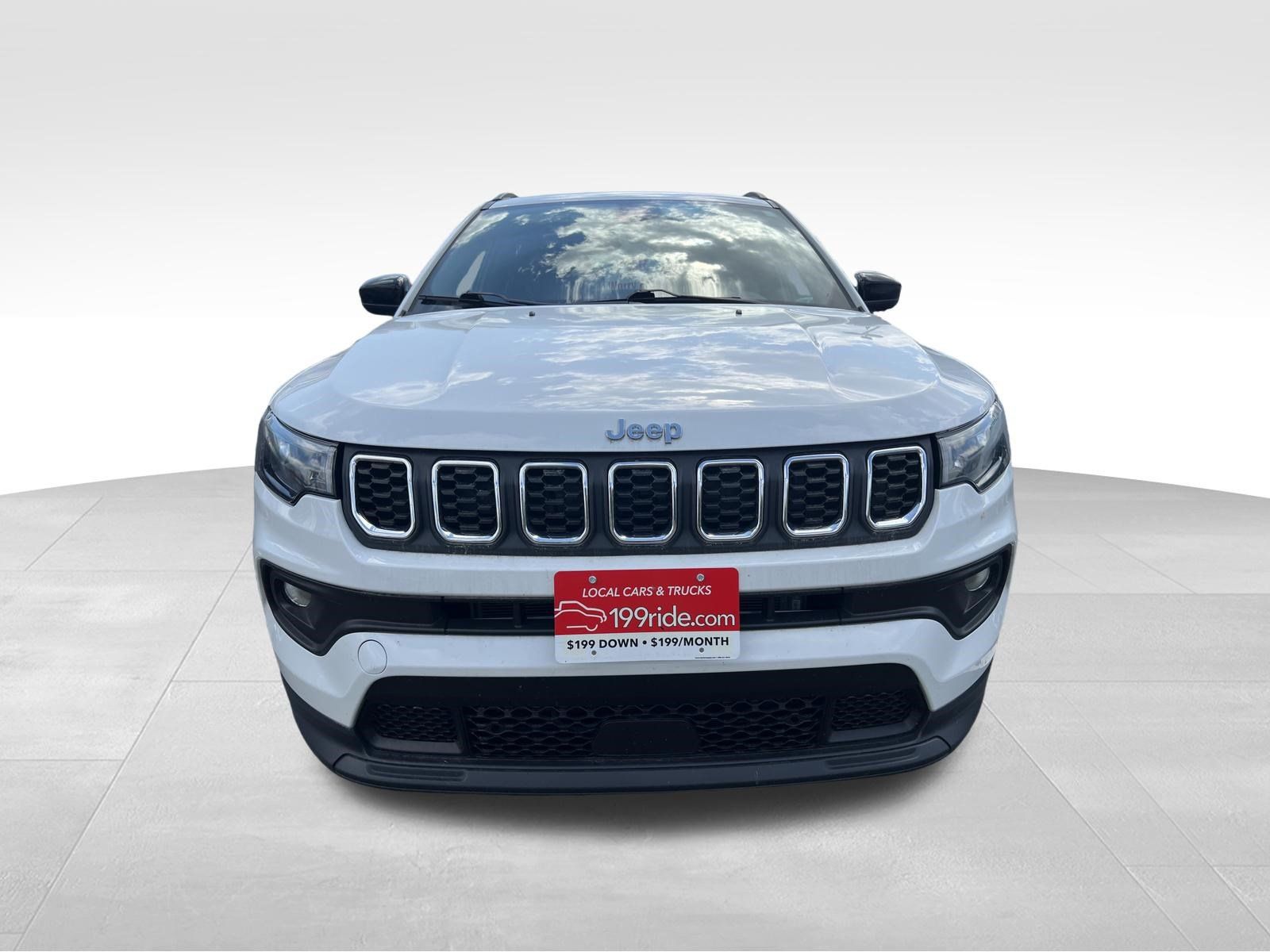 Used 2024 Jeep Compass Latitude AWD/4WD image 2