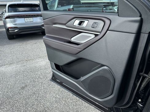 Used 2025 Ford Explorer Platinum image 21