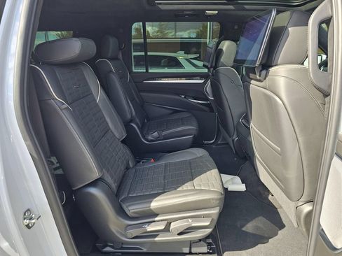 New 2026 Cadillac Escalade ESV Platinum Sport AWD/4WD image 12