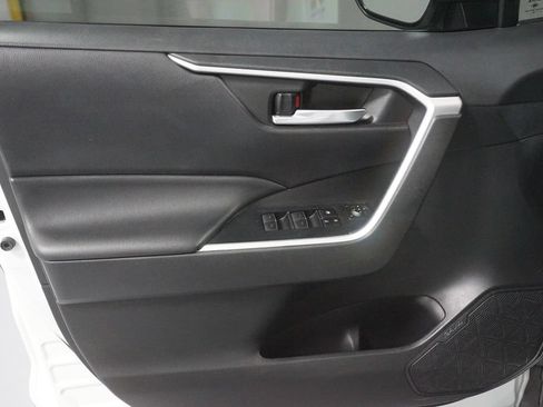 Used 2022 Toyota RAV4 XLE AWD/4WD image 29