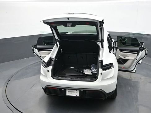 Certified 2025 Porsche Macan Electric RWD image 27