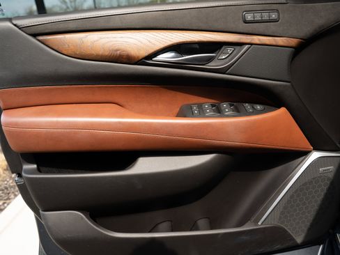 Used 2020 Cadillac Escalade Luxury image 19