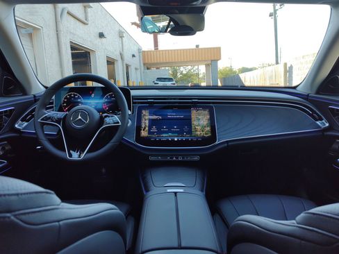 Used 2025 Mercedes-Benz E 350 Sedan image 42