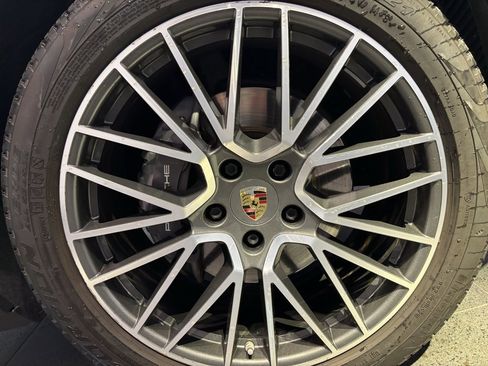 Used 2019 Porsche Cayenne E-Hybrid image 42