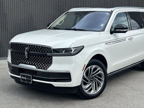 Certified 2025 Lincoln Navigator L Reserve AWD/4WD image 2