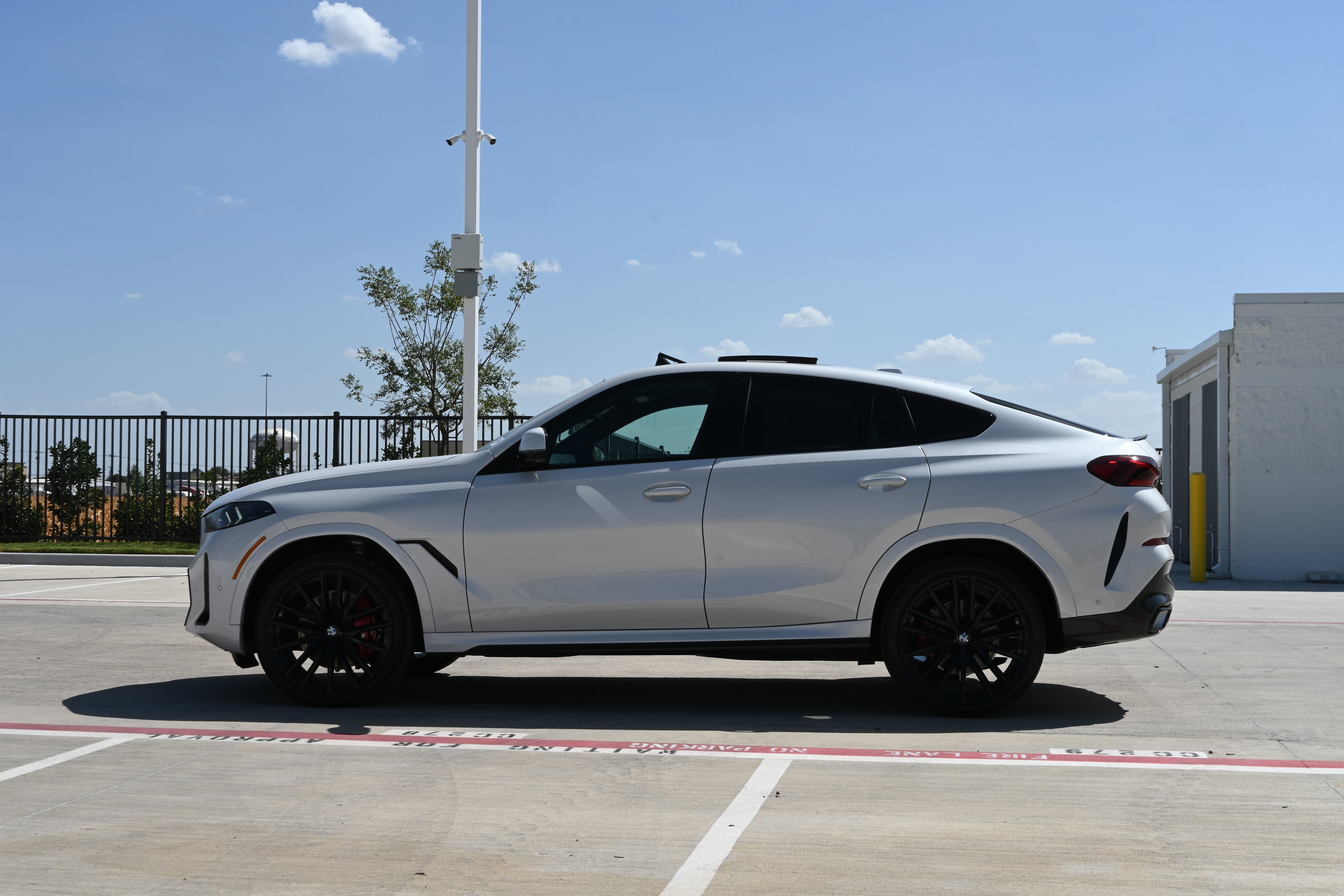 New 2027 BMW X6 xDrive40i w/ Executive Package AWD/4WD image 5
