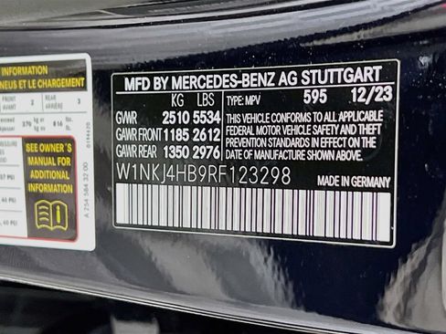 Used 2024 Mercedes-Benz GLC 300 4MATIC image 30