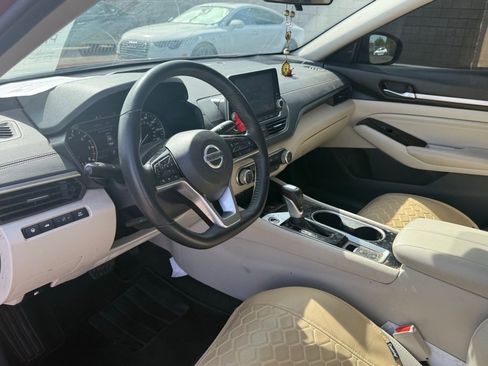 Used 2021 Nissan Altima 2.5 SV w/ SV Premium Package FWD image 14