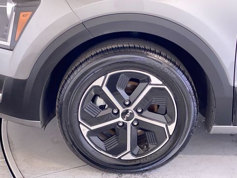 Certified 2025 Kia Niro LX FWD image 12