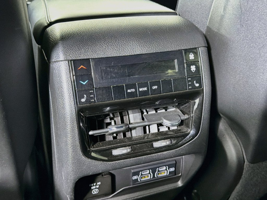 Used 2024 Jeep Grand Cherokee L Limited w/ Black Appearance Package RWD image 28