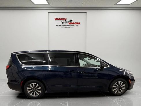 Used 2023 Chrysler Pacifica Touring-L FWD image 8