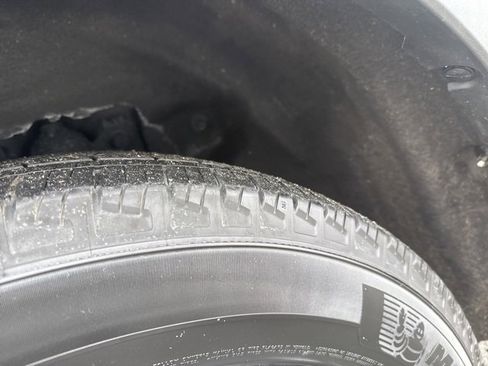 Used 2021 Ford Explorer XLT w/ Equipment Group 202A image 11