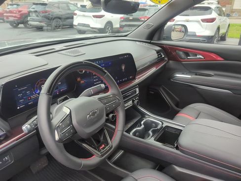Used 2025 Chevrolet Traverse RS AWD/4WD image 18