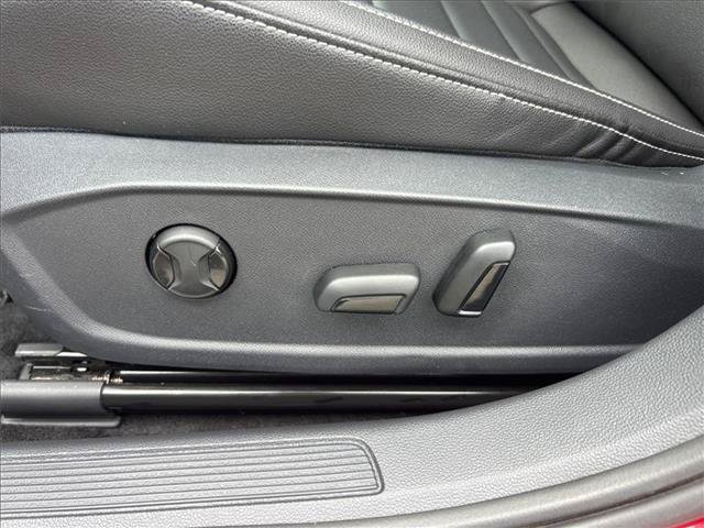 Certified 2023 Volkswagen Jetta SE w/ Panoramic Sunroof Package FWD image 10