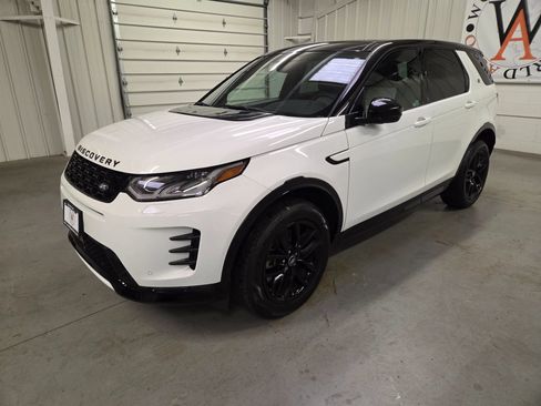 Used 2024 Land Rover Discovery Sport Dynamic SE AWD/4WD image 2