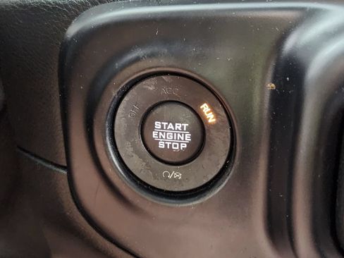 Used 2019 Jeep Wrangler Unlimited Sahara w/ Cold Weather Group AWD/4WD image 26
