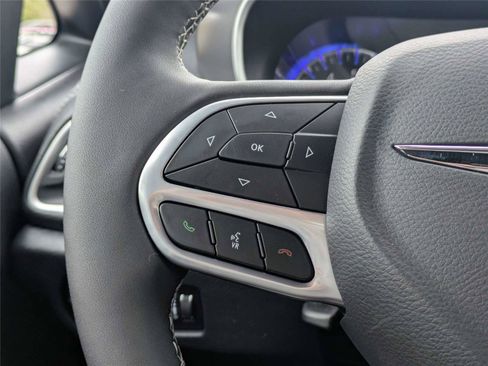 New 2026 Chrysler Pacifica Select image 24