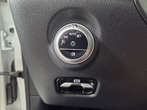 Used 2025 Mercedes-Benz C 300 Sedan w/ Winter Package image 19