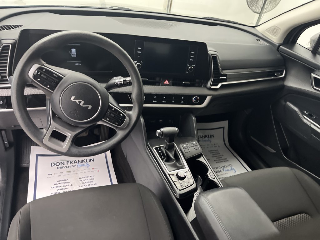 Used 2025 Kia Sportage LX AWD/4WD image 16