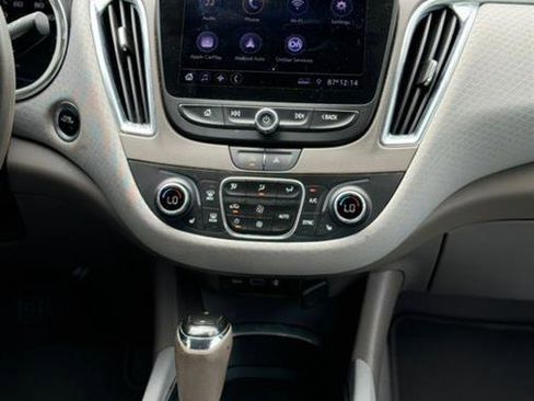 Used 2020 Chevrolet Malibu LT image 17