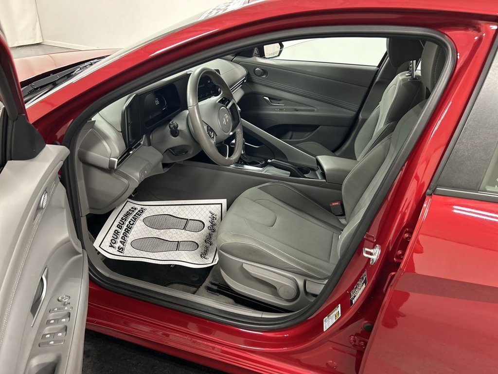 Used 2025 Hyundai Elantra Sport FWD image 9