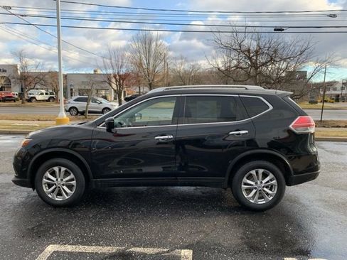 Used 2016 Nissan Rogue SV image 5