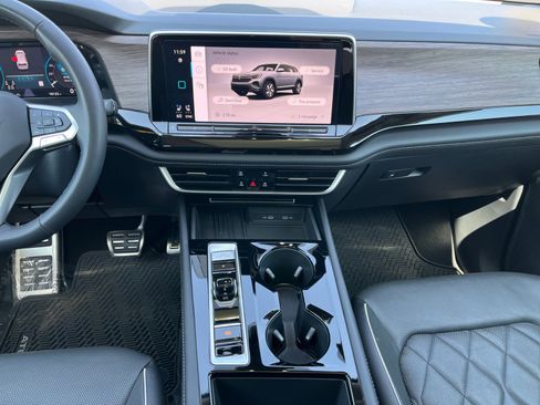 Certified 2025 Volkswagen Atlas SEL Premium R-Line image 14