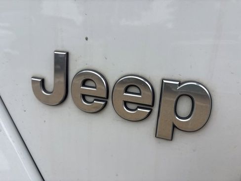 Used 2020 Jeep Wrangler Unlimited Sahara image 9