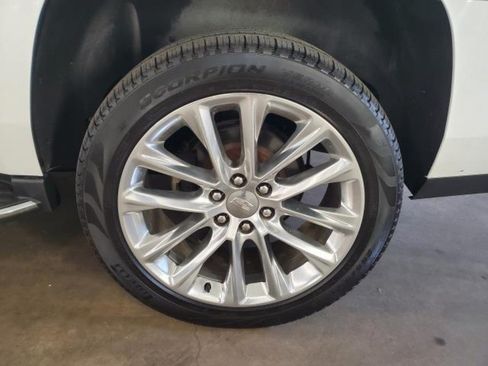 Used 2020 Cadillac Escalade Luxury AWD/4WD image 5