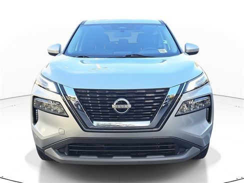 Used 2023 Nissan Rogue SV image 2