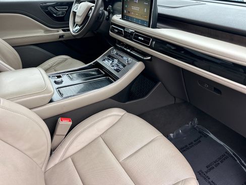 Certified 2021 Lincoln Aviator Reserve w/ Equipment Group 201A AWD/4WD image 16