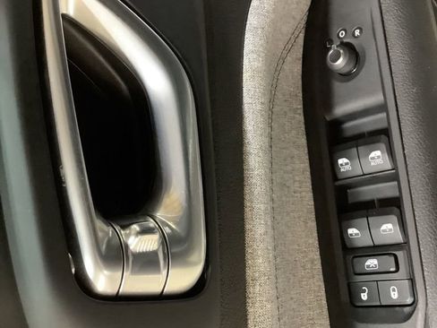 Used 2023 Jeep Compass Latitude image 21