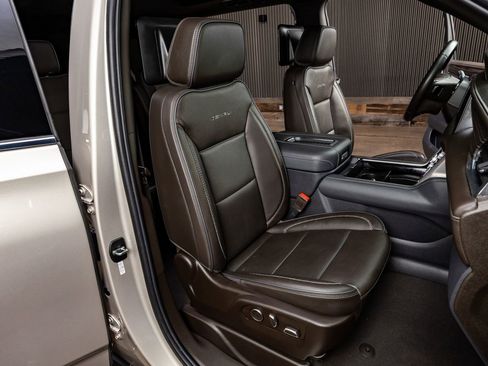 Used 2024 GMC Yukon XL Denali w/ Advanced Technology Package image 32