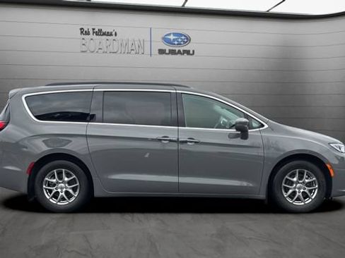 Used 2021 Chrysler Pacifica Touring w/ Cold Weather Group FWD image 3