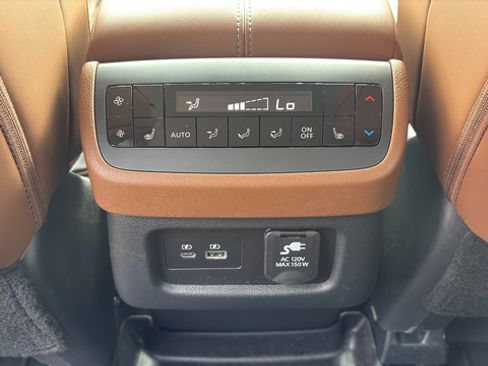 Certified 2025 Nissan Pathfinder Platinum AWD/4WD image 18