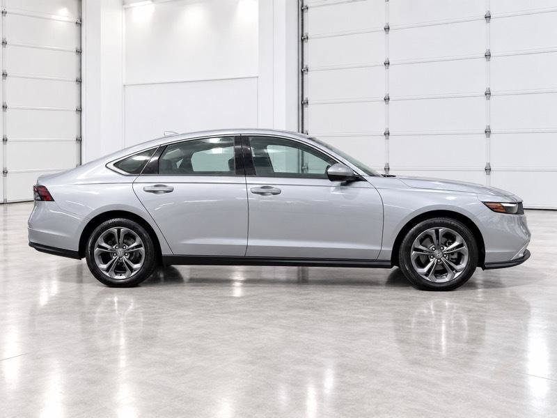 Used 2023 Honda Accord EX image 3