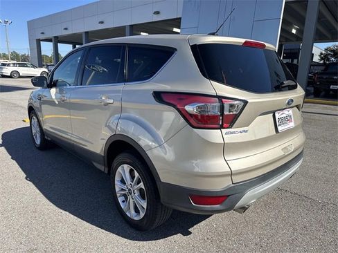 Used 2017 Ford Escape SE image 7