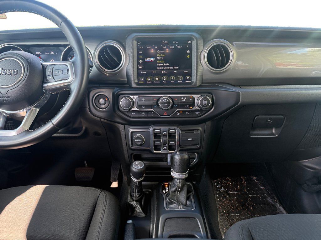 Used 2022 Jeep Gladiator Overland w/ LED Lighting Group AWD/4WD image 11
